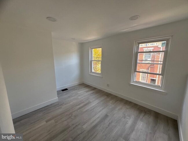 Building Photo - 1340 E Oxford St