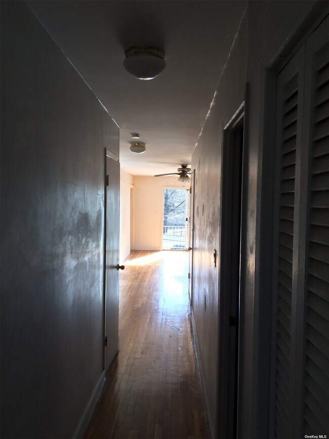 Building Photo - 43-18 Dahlia Ave