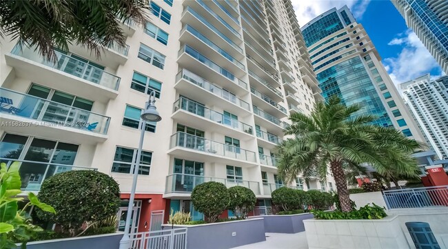 Building Photo - 1155 Brickell Bay Dr