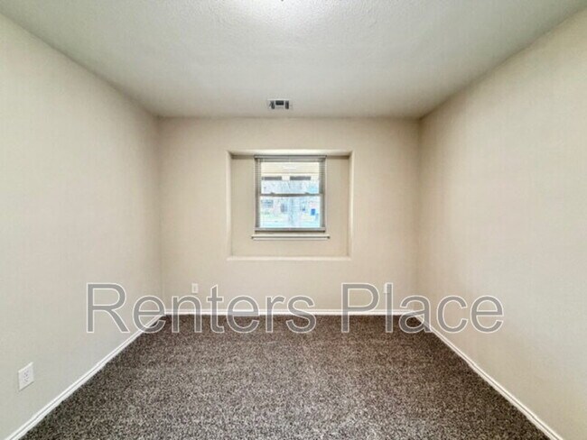 Building Photo - 5312 S Yorktown Ave