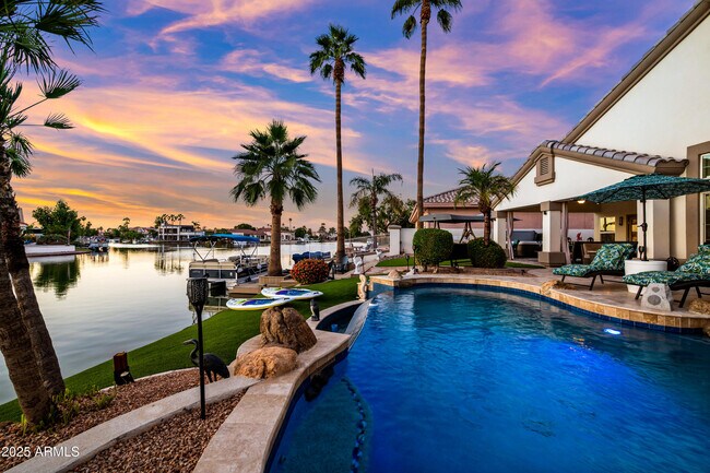 Building Photo - 1817 E Willow Tree Ct