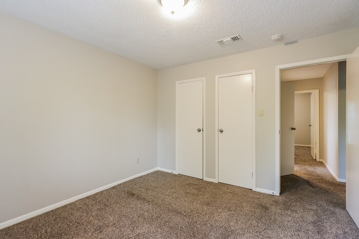 Building Photo - 18527 Sweetmeadow Dr