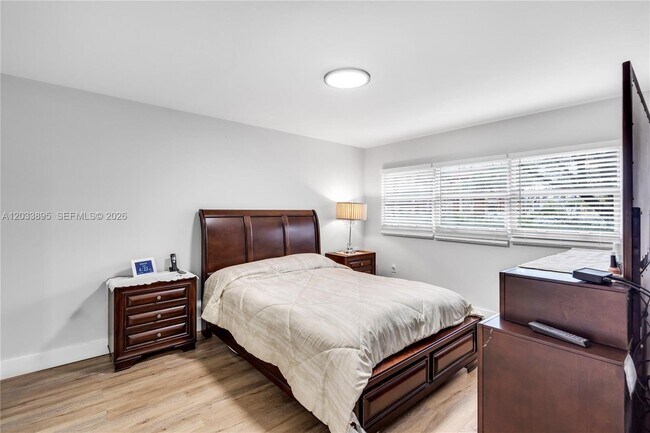 Building Photo - 701 SW 142nd Ave