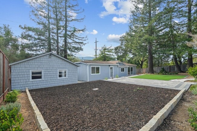 Building Photo - 789 Cañada Rd