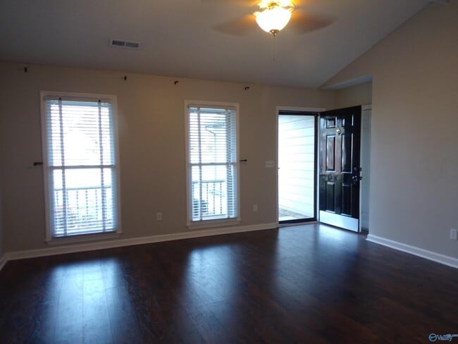 Building Photo - 100 Tess Cir