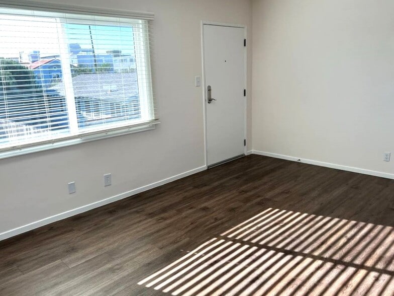 Building Photo - 17th Street Santa Monica