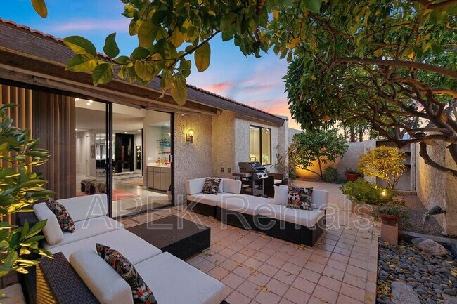 Building Photo - 1317 E Amado Rd