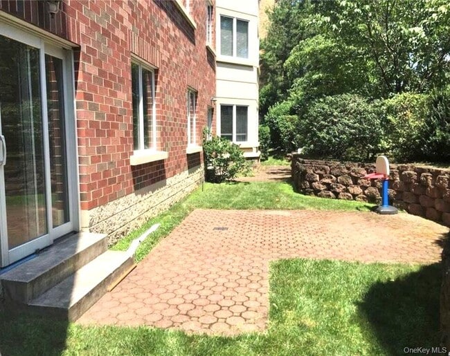 Building Photo - 171 Great Neck Rd