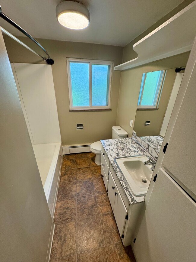 Building Photo - 3 Bedroom ~ Clintonville