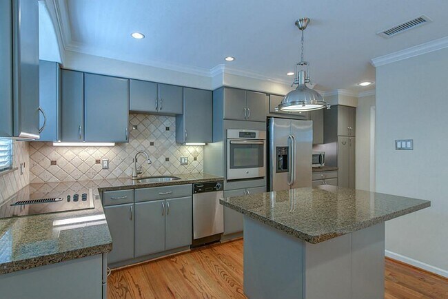 Building Photo - 1449 Heights Blvd