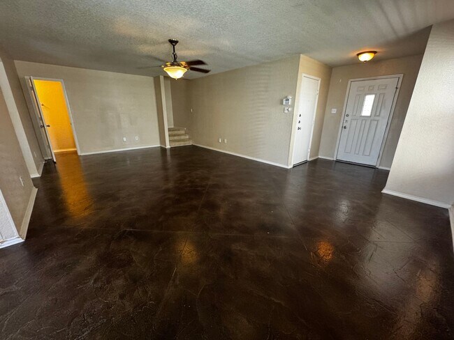 Building Photo - 9303 Pacific Maple