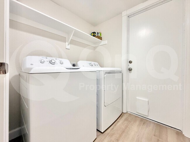 Building Photo - 537 S Danyell Dr