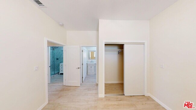Building Photo - 7252 Glade Ave