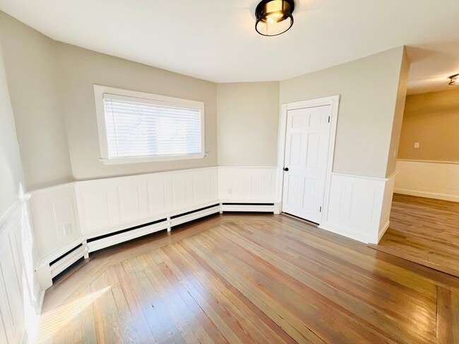 Building Photo - NEWLY RENOVATED 3 BEDROOM PENTHOUSE CONDO ...