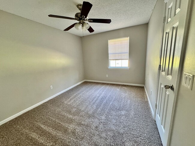 Building Photo - WINTER MOVE-IN SPECIAL: $500 OFF 1ST MONTH...