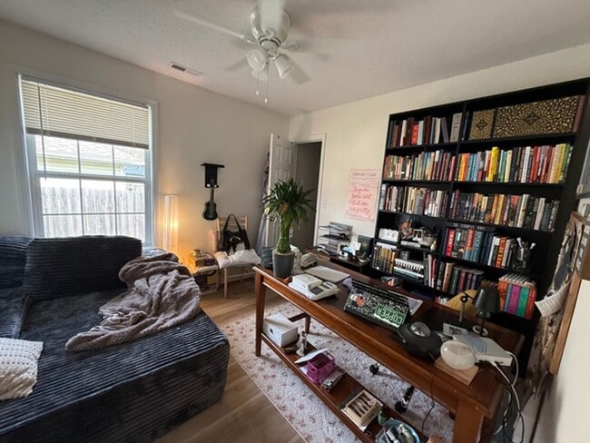 Building Photo - Spacious 4BR Home in Seven Oaks with Garage & Fenced Yard