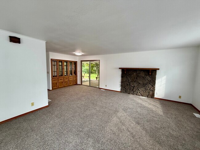 Building Photo - 625 S Evergreen Rd