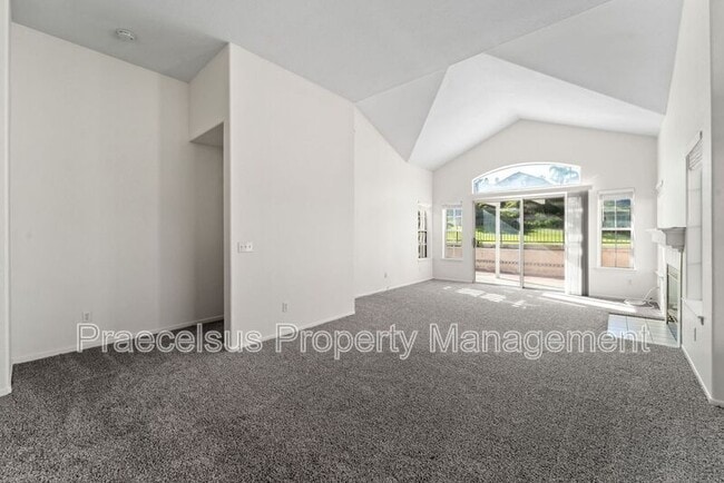 Building Photo - 2394-A Greenbriar Dr