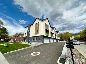 Building Photo - The Main