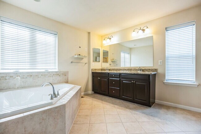 Building Photo - 10317 Saltbush Court