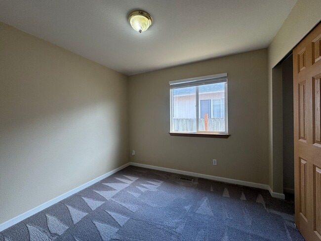 Building Photo - Beautiful One Story House - 3 bed in Spanaway!