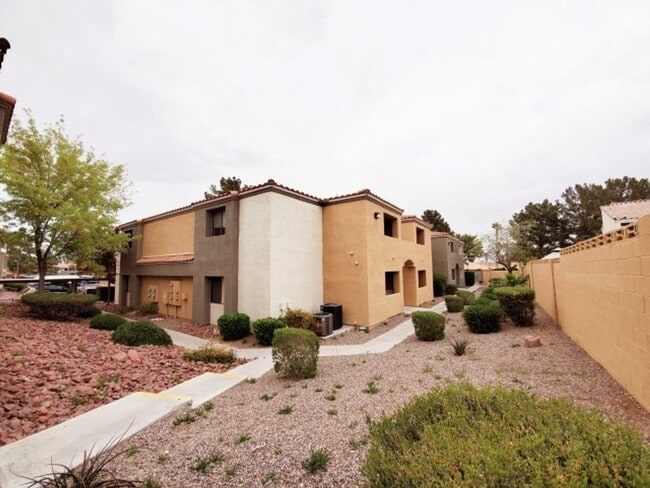 Primary Photo - BEAUTIFUL 1 BEDROOM IN DESERT SHORES!