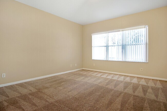 Building Photo - Move-In Ready Home with Open Layout and Op...