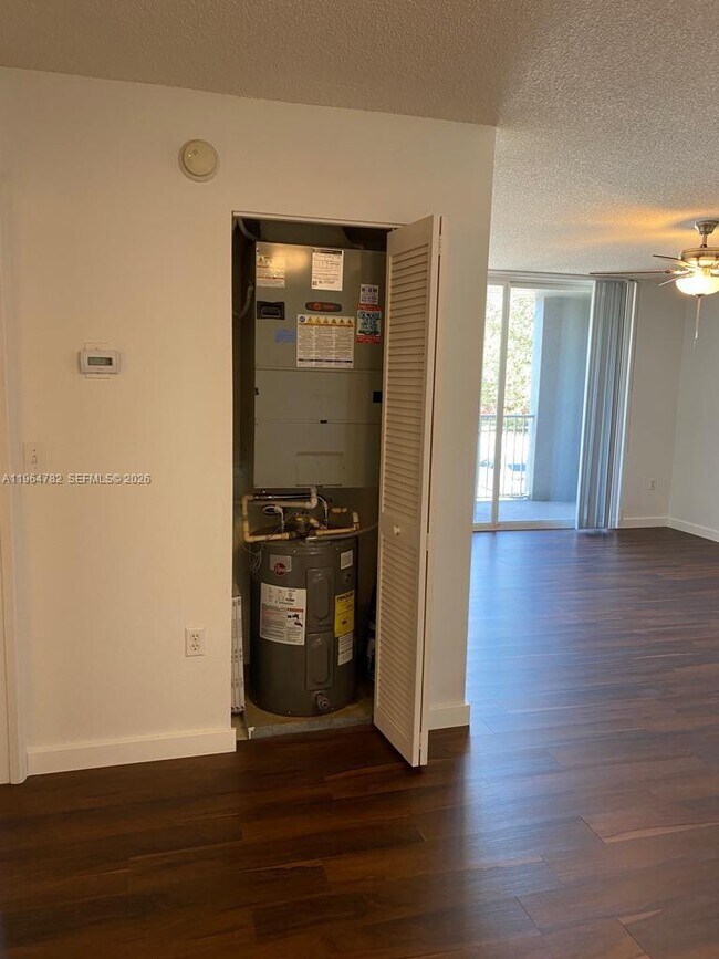 Building Photo - 631 SW 111th Ln