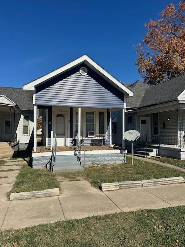 Primary Photo - 432 2nd Ave