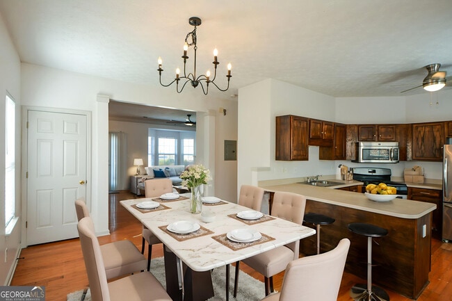 Building Photo - 5460 Hampton Ct