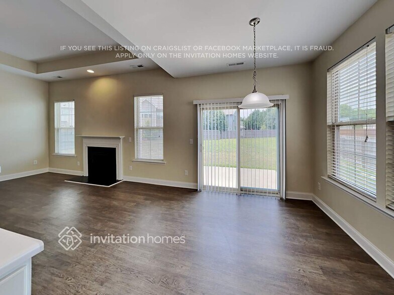 Building Photo - 143 Davelyn Ct