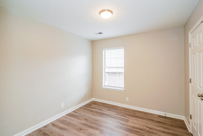 Building Photo - 1205 Danbury Ct