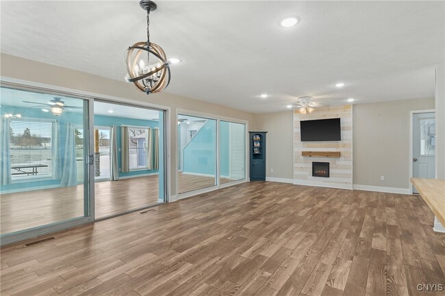 Building Photo - 13 E Edgewater Dr