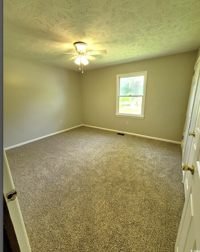 Building Photo - 6003 Sunrise Dr