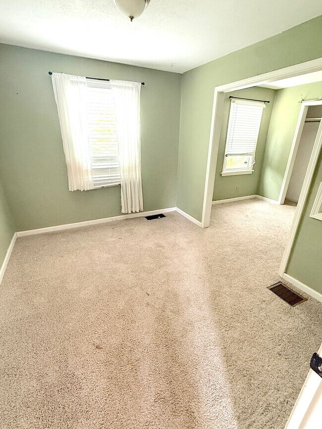 Building Photo - Cute Home in Westside South Neighborhood