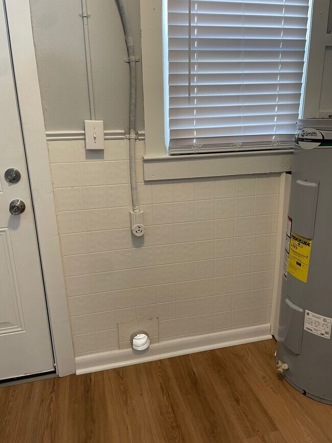 Building Photo - 1095