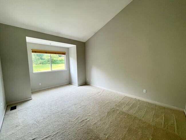 Building Photo - Kenmore Townhouse at Canterbury