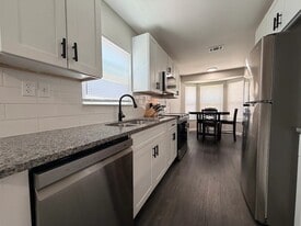 Building Photo - 140 Cumberland Ct