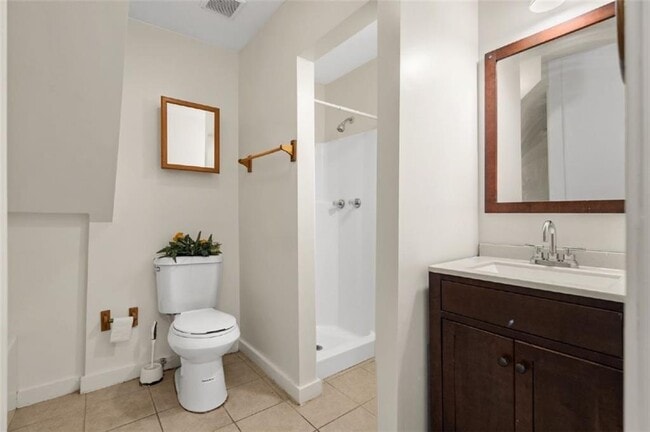 Building Photo - 153 Little St SE