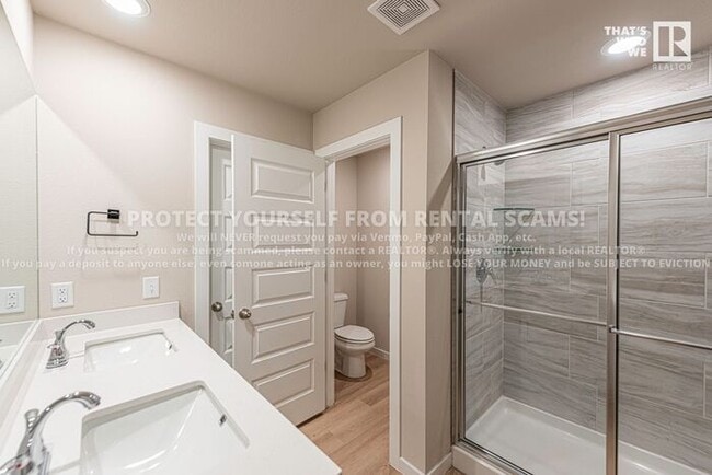 Building Photo - 2215 9th St