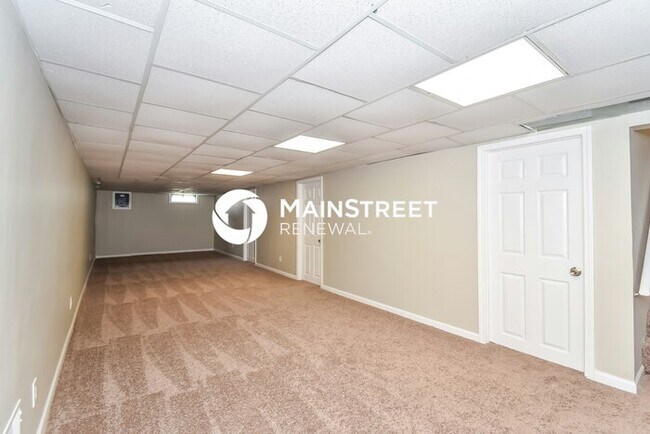 Building Photo - 3 Bedroom Pet-Friendly Home in Hillview, KY with Main Street Renewal