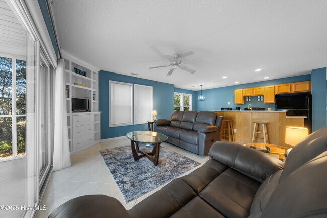 Building Photo - 3350 Club Villas Dr