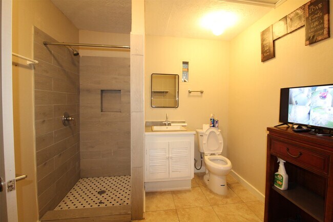 Primary Photo - 6631 Castlebay Dr