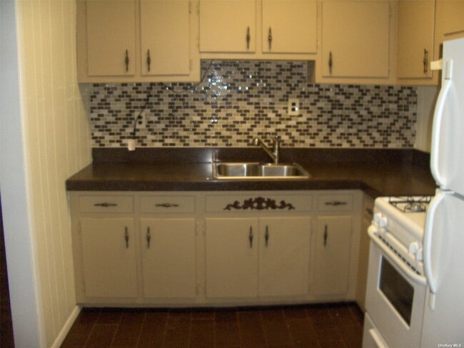 Building Photo - 129 Broadway