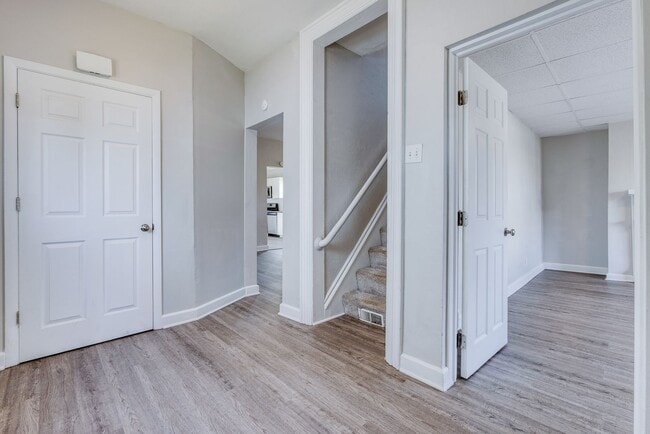 Building Photo - AVAILABLE JULY 2026 - Spacious 2 Bedroom Home w/ Fenced Yard & AC!