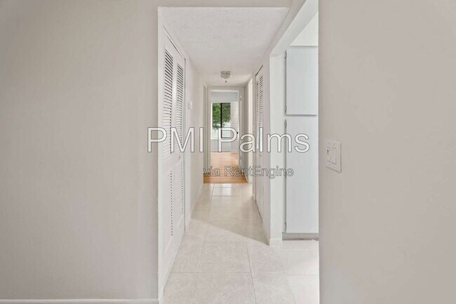 Building Photo - 1236 Pine Ridge Cir W
