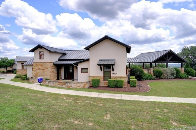 Building Photo - 32231 Escarole Bnd