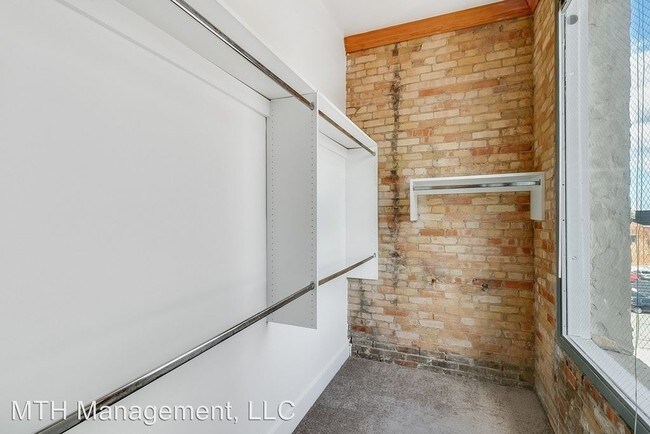 Building Photo - 3 br, 2 bath Apartment - 109 S Washington