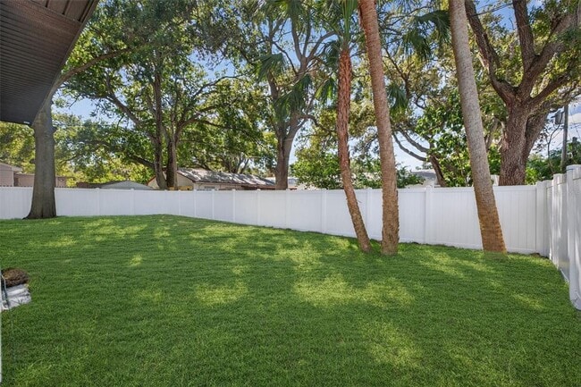Building Photo - 2710 Boca Ciega Dr N