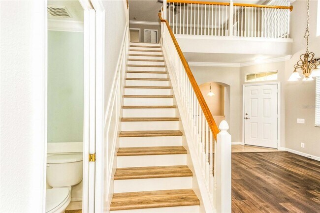 Building Photo - Gated Community Townhome 3br/2.5ba/2 Car G...